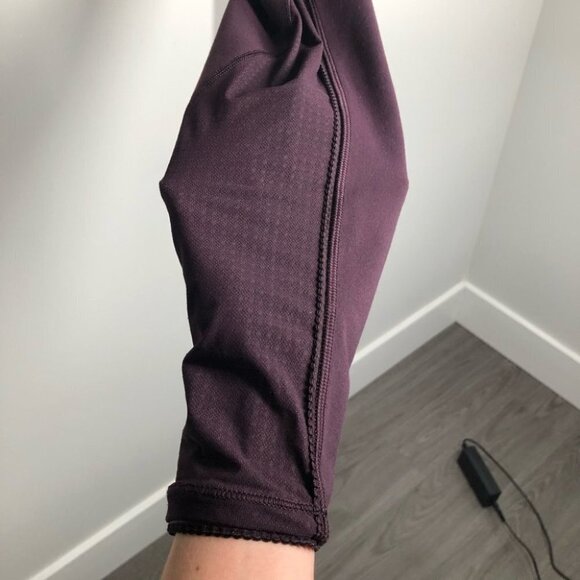 Lululemon Deep‎ Breath Tights in Black  Cherry Size 2 - Picture 4 of 10